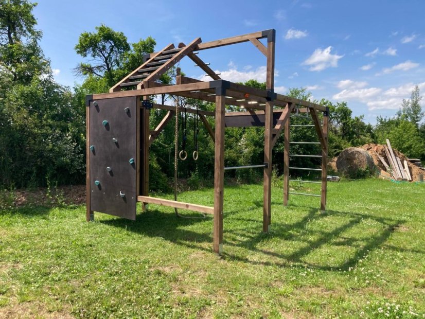 OCR Workout ihrisko s vzostupným rúčkovaním (CLIMBER - 3x4m) - Farba impregnácie: Hnedá, Farba trámových spojok: Čierne