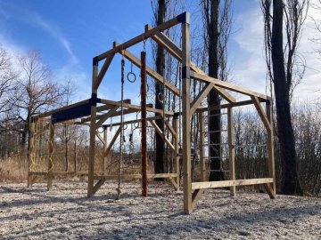 Dřevěné workout hřiště Obstaculus v Leskovicích