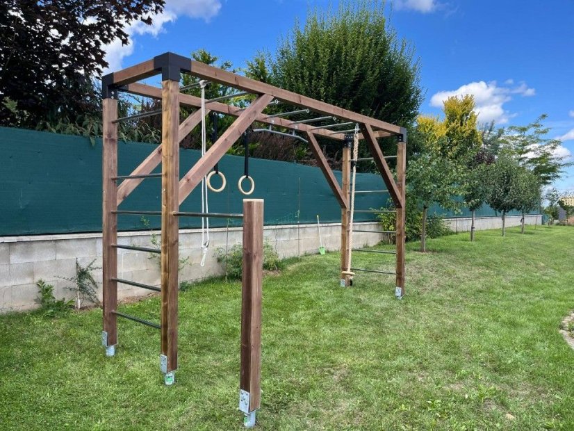 Workout hřiště pro každého (MINI - 1x4m) - Barva impregnace: Hnědá, Barva trámových spojek: Černé