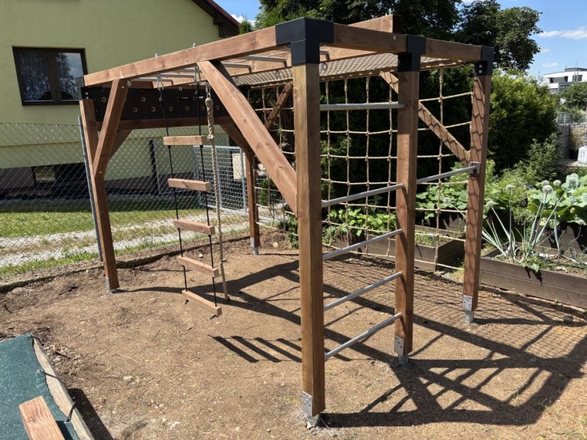 Rodinné hřiště s vrchní sítí (MID - 2x3m) - Barva impregnace: Bezbarvá, Barva trámových spojek: Černé
