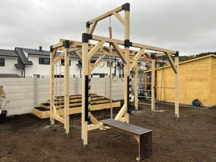 Workoutové hřiště s bench pressem - Barva impregnace: Hnědá, Barva trámových spojek: Šedé