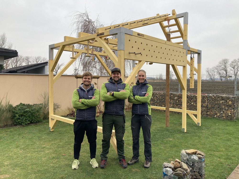 Honza, Helča a Kuba před jedním ze svých prvních hřišť